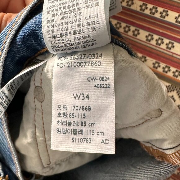 Levi's Women's 501 Original Shorts - Size 34 - NWOT - Picture 4 of 4